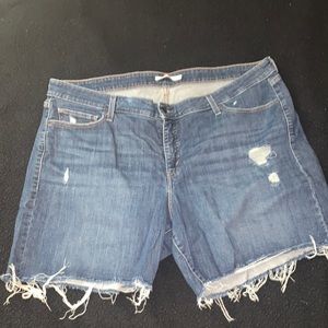 Plus size Levi’s shorts 24W